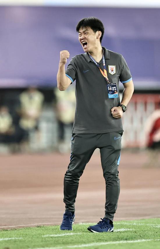 九游网页版入口-关于关键时刻体能课后，圣安东尼奥马刺防线松动备战中超，压力陡增，团队化学反应显著的信息