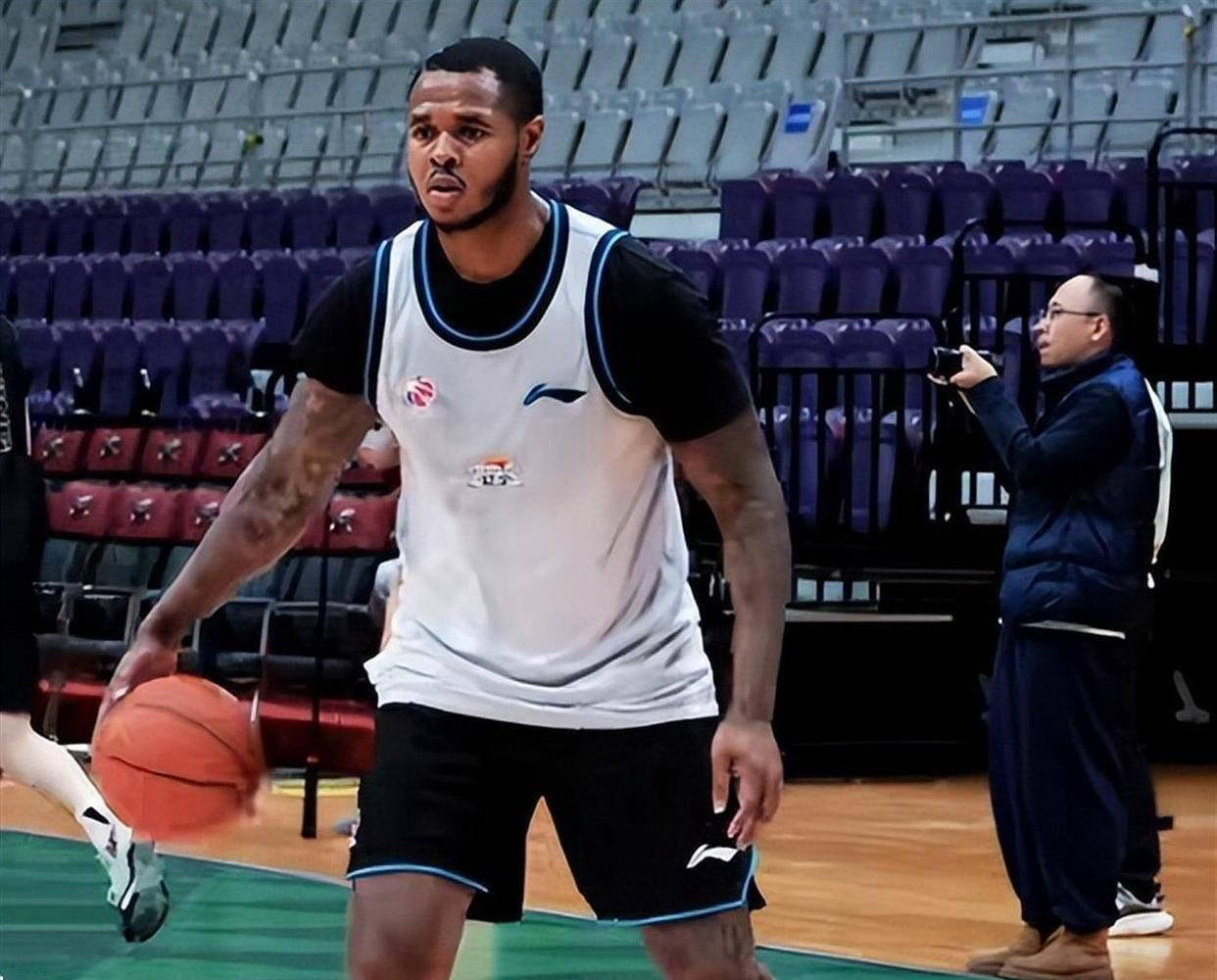 九游体育官方-关于深圳男篮训练开放日，今夜止住颓势引欢呼，欧超杯在即，球队文化再被提及的信息